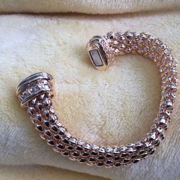 🏆🎉HOST PICK🎉🤩NWOT Vintage Bracelet🏆🙌🏽❣️ - Picture 3 of 6